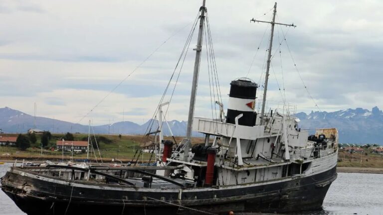 Lovece cuestionó al Municipio por el desprestigio al Saint Christopher: “Se banaliza un símbolo de Ushuaia”