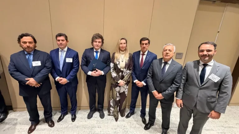 Los gobernadores, entre la foto incompleta y los pulgares arriba en Nueva York