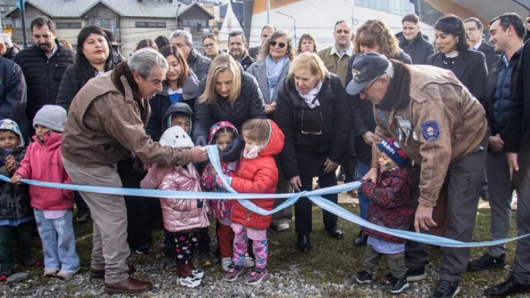 Ushuaia inauguró la carpa de los veteranos de Malvinas en la Plaza Islas Malvinas