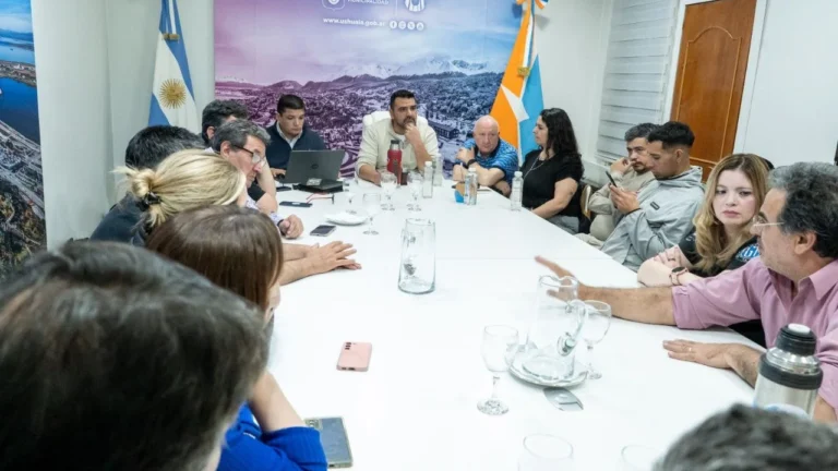 La Municipalidad y sindicatos acordaron un aumento salarial del 10,33%