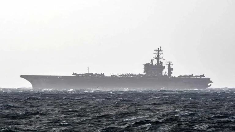 La Armada Argentina opera junto a buques de Estados Unidos en el Mar Argentino