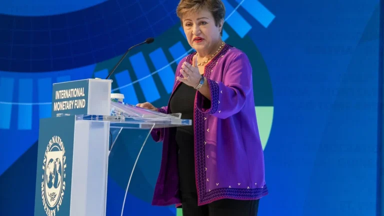 El FMI le pide al gobierno aumentar los impuestos y las cargas tributarias sobre los trabajadores