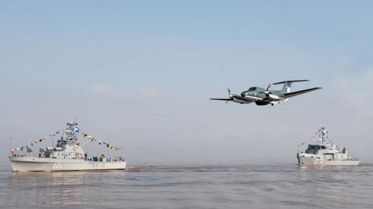 La Armada moderniza uno de sus aviones clave para controlar el Mar Argentino