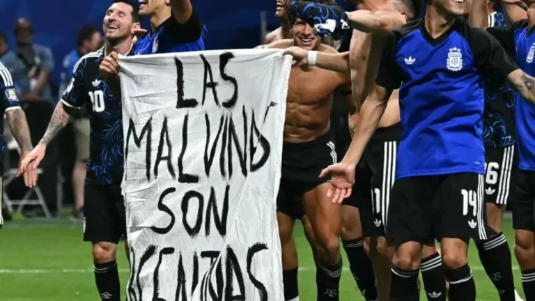 La FIFA abrió un expediente contra la AFA por la bandera de Malvinas