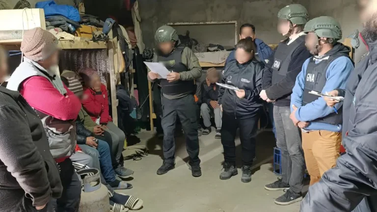 Río Negro | Rescatan a ocho trabajadores que eran explotados laboralmente durante una cosecha en Viedma