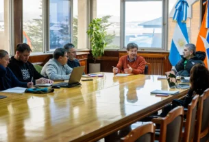 Conflicto docente | Melella anunció por decreto la emergencia salarial docente en Tierra del Fuego