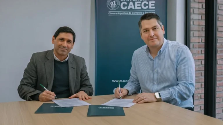 Martín Perez firmó un convenio con la Universidad CAECE para sumar carreras a Río Grande